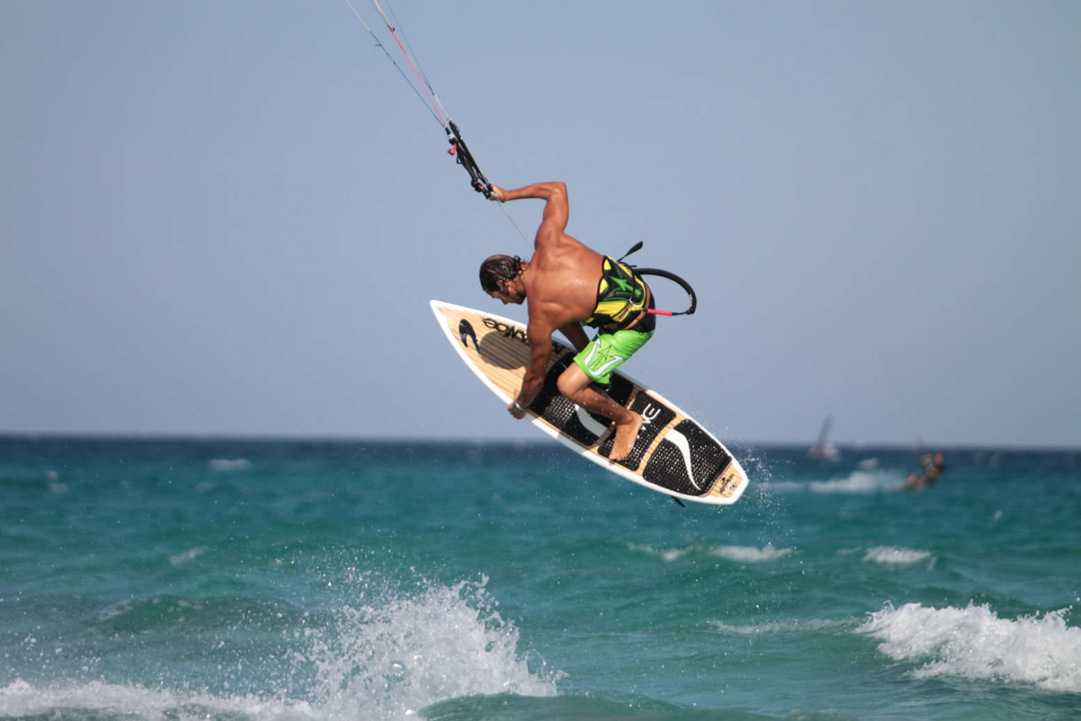 How to surf a wave with kite